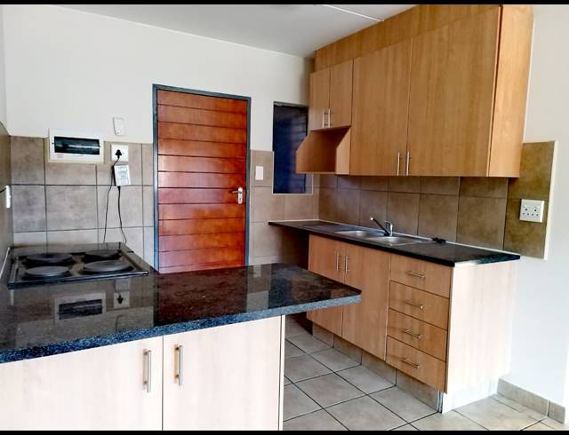 2 BEDROOM TOWNHOUSE FOR SALE IN KIBLER PARK